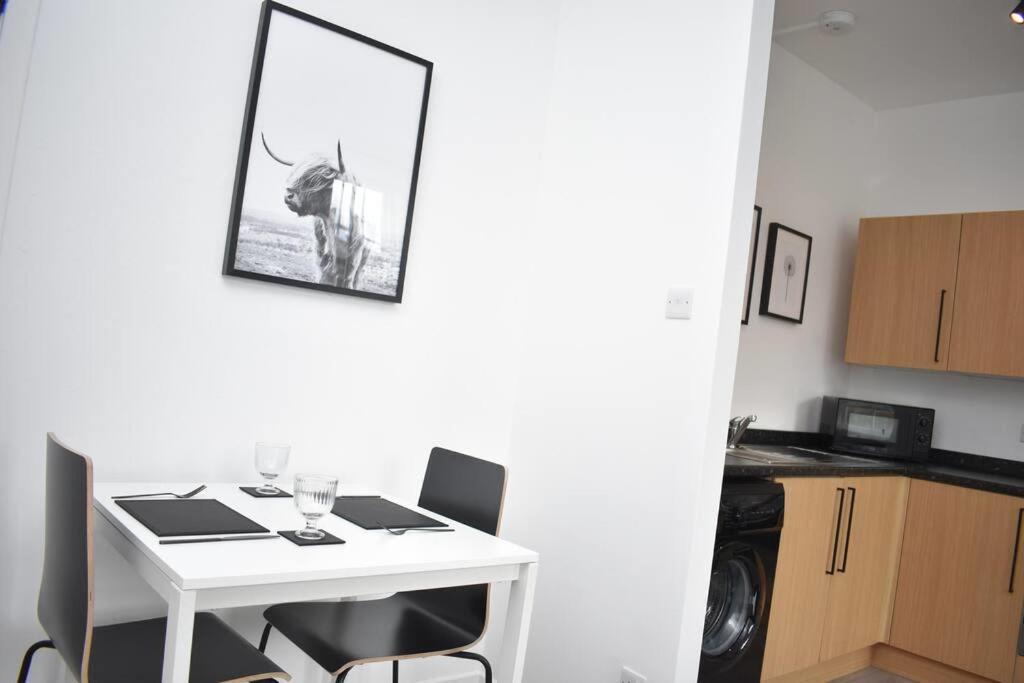 Modern & Bright 1 Bed For 4 Close To City Centre! Edimburgo Exterior foto